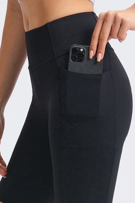 SVL Padel Dynamic Drift Shorts in black, featuring quick-dry material, side pockets, and a drawstring waist, suitable for high-performance padel play