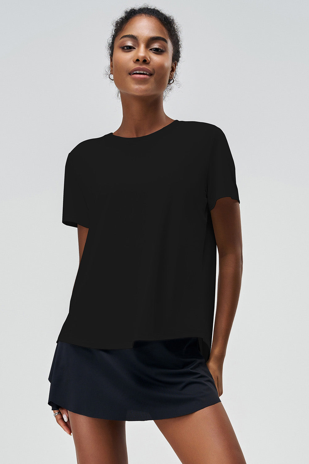 SVL Clara T-shirt in black, women’s athletic padel and tennis training top