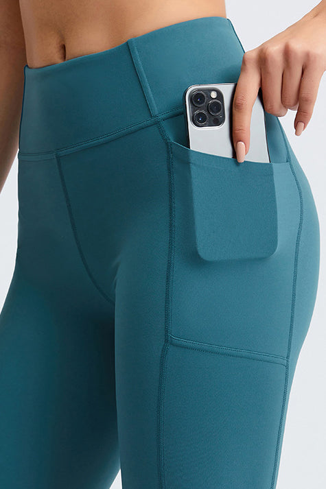 SVL teal shorts Dynamic Drift with side pocket designed for padel and tennis performance