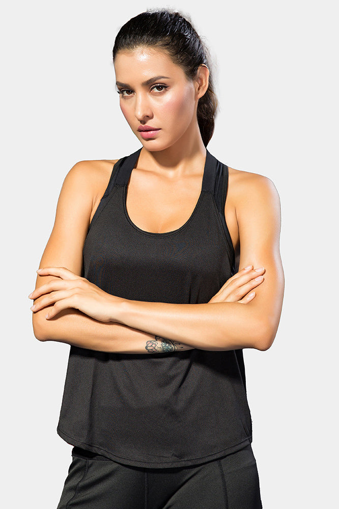 SVL Yasmine T-shirt in black, women’s performance padel and tennis tank top with athletic cut